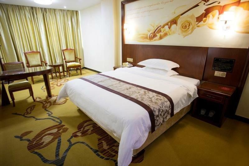 Longhui Business Hotel Huizhou  Esterno foto